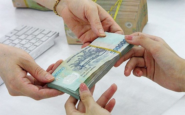 Từ 1/7/2019, lương công chức tăng lên 1,49 triệu đồng/tháng Với mức tăng 7%, lương cơ sở sẽ tăng thêm 100.000 đồng/tháng, từ mức 1,39 triệu đồng lên 1,49 triệu đồng.