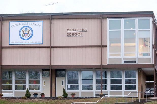 Phụ huynh bất bình khi cô giáo nói ông già noel không có thật Trường tiểu học Cedar Hill. (Ảnh: NewYork Post)