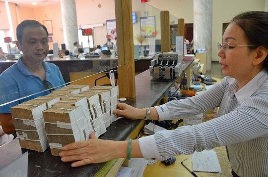 Ngân hàng Nhà nước nói gì về cuộc đua tăng lãi suất huy động? Theo Ngân hàng Nhà nước, mặt bằng lãi suất cho vay vẫn ổn định. Ảnh: NLĐ