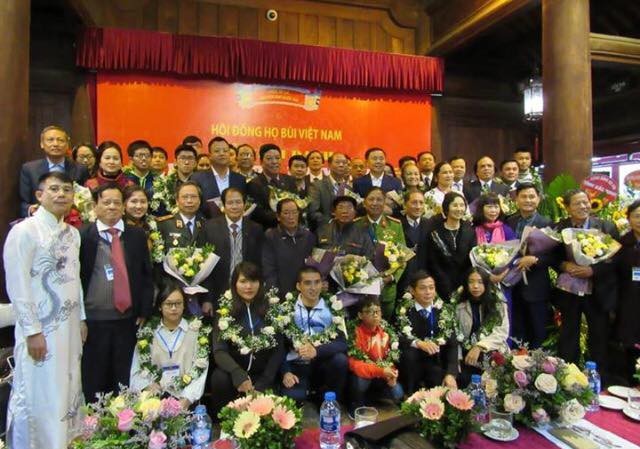 Họ Bùi Việt Nam vinh danh Khuyến học – Khuyến tài lần thứ 2 năm 2018 Hơn 100 cá nhân dòng họ Bùi được vinh danh tại Văn Miếu Quốc Tử Giám