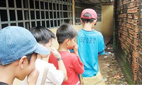 Cấp nước sạch và nhà vệ sinh trường học ở nông thôn được trú trọng Nhà vệ sinh trường học ở nhiều vùng nông thôn và miền núi là nỗi ám ảnh của học sinh
(Ánh: Báo An ninh Thủ đô)
