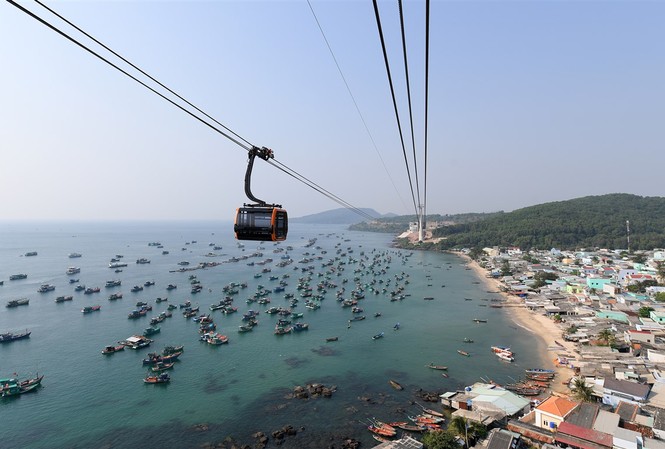 'Ánh sáng cuối đường hầm' của những phận nghèo nơi đảo Ngọc 'Ánh sáng cuối đường hầm' của những phận nghèo nơi đảo Ngọc