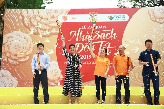 LIAN đồng hành cùng lãnh sự Nam Phi trong 'Nhà sạch đón Tết 2019' Chương trình Nhà sạch đón Tết năm 2019 lần 5 tiếp tục được Lãnh sự Nam Phi tổ chức với sự tài trợ từ Ứng dụng Bảo hiểm công nghệ LIAN