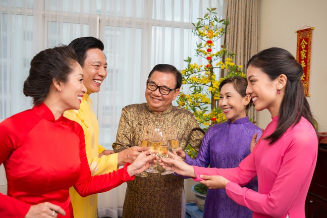 Những tình huống ‘bằng tuổi con, bố mẹ đã…’ khiến giới trẻ sợ Tết Tránh những chủ đề nhạy cảm liên quan tới tài chính và kết hôn của người trẻ là cách để cả gia đình ăn Tết vui vẻ, đầm ấm.