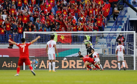 Tuyển Việt Nam sẽ còn tiến xa ở Asian Cup 2019 nếu làm được điều này Công Phượng ghi bàn vào lưới đội tuyển Jordan