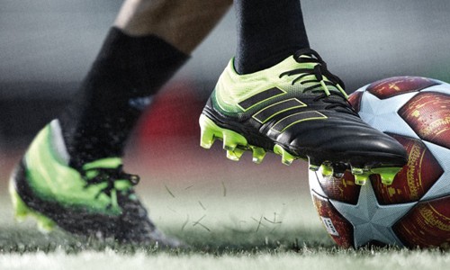 Adidas Exhibit Pack – 'tuyệt chiêu' của các ngôi sao bóng đá COPA 19.1 với phiên bản màu đen (Core Black) kết hợp sắc vàng chanh (Solar Yellow)