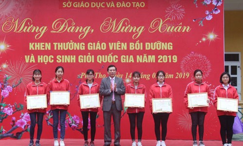 Sở GDĐT tỉnh Phú Thọ tổ chức chương trình 'Mừng Đảng mừng Xuân' Sở GDĐT tỉnh Phú Thọ tổ chức chương trình 'Mừng Đảng mừng Xuân'