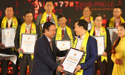 Vinamilk 23 năm liền chinh phục niềm tin người tiêu dùng Việt Nam Vinamilk 23 năm liền chinh phục niềm tin người tiêu dùng Việt Nam