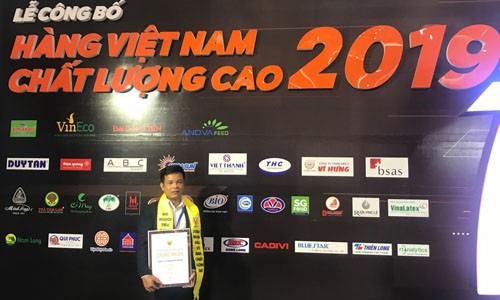 Wincofood nhận danh hiệu Hàng Việt Nam chất lượng cao 2019 Đại diện công ty nhận giải tại lễ công bố trao danh hiệu Hàng việt nam chất lượng cao 2019