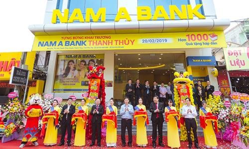 Nam Á Bank mở mới nhiều phòng giao dịch tại các tỉnh trọng điểm Với cơ sở vật chất hiện đại, sản phẩm dịch vụ tài chính đa dạng, các đơn vị mở mới hứa hẹn sẽ là địa điểm giao dịch uy tín của khách hàng địa phương.