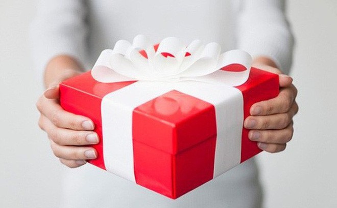 Tặng quà gì để 'vừa lòng, đẹp ý' chị em ngày 8/3? Tặng quà gì ngày 8/3 luôn là câu hỏi làm đau đầu các đáng mày râu