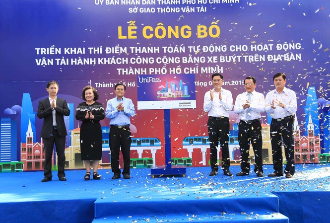 Vietbank tham gia triển khai thí điểm thanh toán tự động trên xe buýt Vietbank tham gia triển khai thí điểm thanh toán tự động trên xe buýt