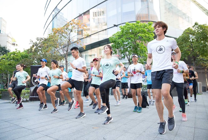 Adidas PureBOOST GO khuyến khích runners khám phá cung đường chạy thành phố Chỉ cần một đôi giày chạy, bạn có thể tập luyện ở bất cứ đâu,
bất cứ khi nào bạn muốn