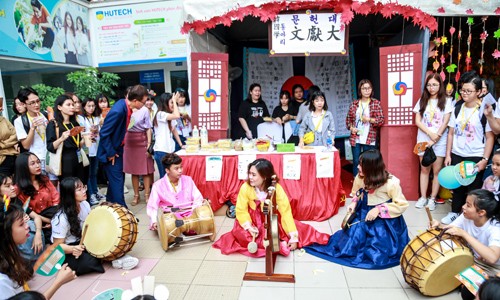 Đông phương học - ngành 'đi xuyên' các nền văn hóa Khám phá những nền văn hóa đặc sắc của các nước phương Đông là điều cuốn hút sinh viên khi theo học ngành Đông phương học
