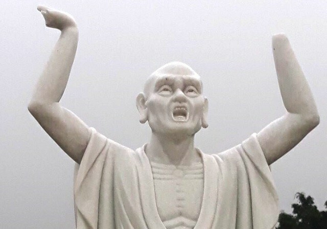 Làm rõ việc 16 bức tượng ở Hà Nội bị phá hoại Tượng La hán bị phá hư hỏng phần bàn tay.