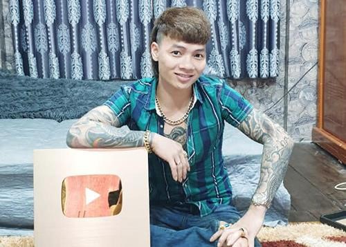 YouTube trao 'bằng khen' cho Khá Bảnh, cổ súy kiếm tiền bẩn Trao nút vàng cho Khá Bảnh, YouTube đang "khen thưởng" cho những video bạo lực.