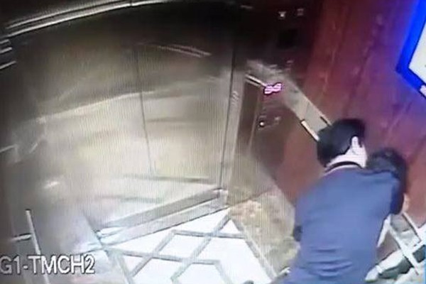 Cựu Phó viện trưởng VKS 'dâm ô' bé gái: Xử tội hình sự hay phạt 200 ngàn? Cựu Phó viện trưởng VKS 'dâm ô' bé gái: Xử tội hình sự hay phạt 200 ngàn?