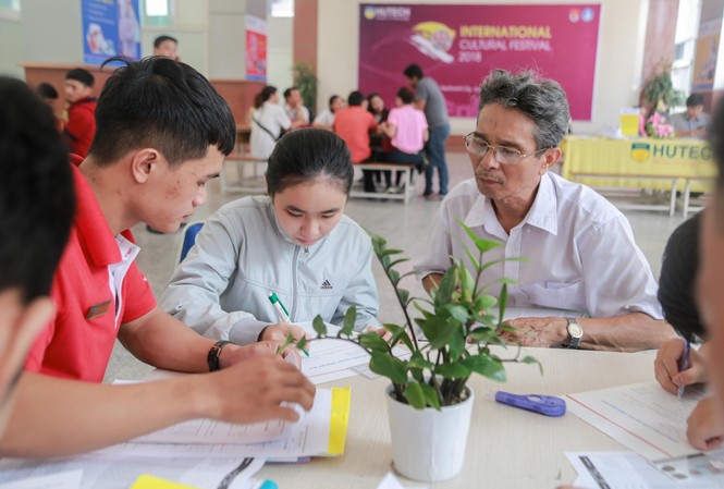 Đại học HUTECH chính thức nhận hồ sơ xét tuyển học bạ từ 2/5 Năm 2019, HUTECH áp dụng xét tuyển học bạ cho tất cả 40 ngành đào tạo trình độ Đại học chính quy tại trường