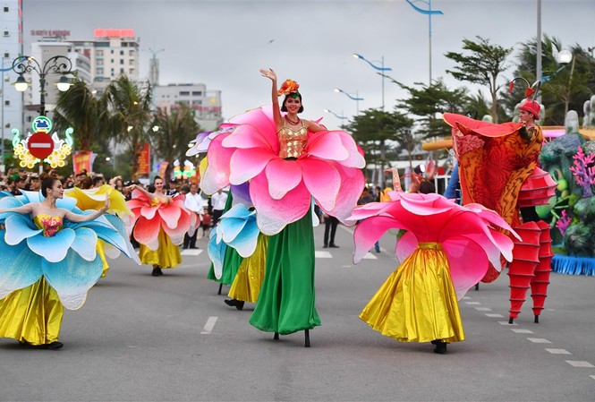 Cẩm nang lễ hội không thể thiếu trong mùa Carnaval Hạ Long Cẩm nang lễ hội không thể thiếu trong mùa Carnaval Hạ Long