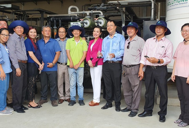 Bác sĩ đi tìm hiểu xử lý rác thải, bảo vệ môi trường Đoàn bác sĩ chuyên khoa II về Quản lý y tế của trường ĐH Y khoa Phạm Ngọc Thạch