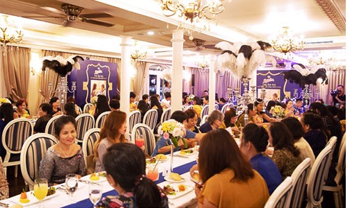 Tri ân mẹ với ‘dạ tiệc du thuyền phong cách hoàng gia Danisa’ Tri ân mẹ với ‘dạ tiệc du thuyền phong cách hoàng gia Danisa’