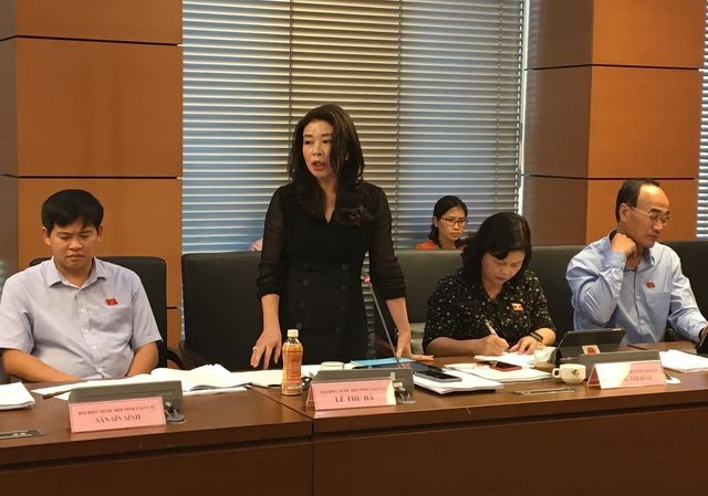 Trong Quốc hội có người có con được nâng điểm, đại biểu 'không tiện nói' Đại biểu Lê Thu Hà cho rằng phụ huynh lợi dụng chức vụ, quyền hạn gây ảnh hưởng với người khác để con em được nâng điểm có thể coi là hành vi trục lợi.