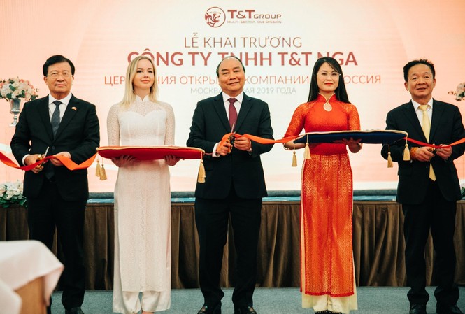 Tập đoàn T&T Group lập công ty con tại Liên Bang Nga Thủ tướng Chính phủ Nguyễn Xuân Phúc, Phó Thủ tướng Chính phủ Trịnh Đình Dũng cùng Chủ tịch HĐQT kiêm Tổng giám đốc Tập đoàn T&T Group Đỗ Quang Hiển cắt băng khai trương công ty T&T Nga