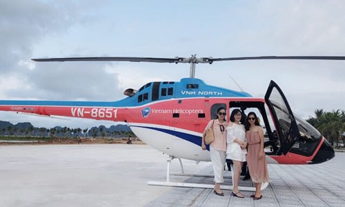 “Bất ngờ với những du khách đầu tiên của Halong Heli Tours “Bất ngờ với những du khách đầu tiên của Halong Heli Tours