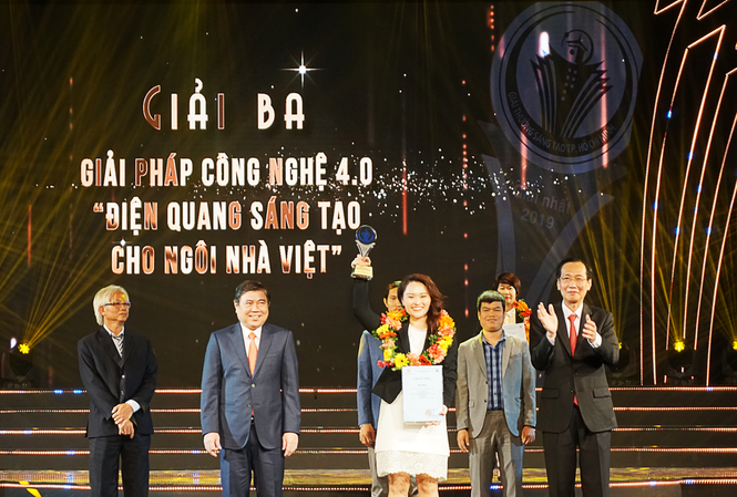 Điện Quang nhận Giải thưởng Sáng tạo TPHCM năm 2019 Đại diện Công ty CP Bóng đèn Điện Quang nhận Giải thưởng Sáng tạo TPHCM 2019.