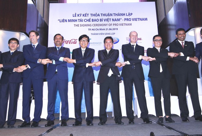 9 ông lớn bắt tay thành lập Liên minh Tái chế Bao bì Việt Nam 9 ông lớn bắt tay thành lập Liên minh Tái chế Bao bì Việt Nam