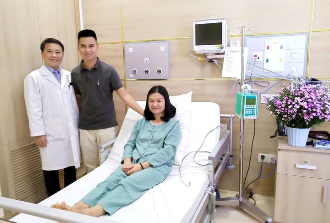 Nhức đầu kéo dài, cảnh giác bệnh dị dạng mạch máu não Các bác sĩ Vinmec Đà Nẵng tiến hành ca can thiệp mạch não đầu tiên cho chị Hồng Vĩ