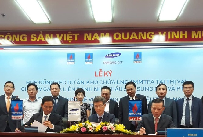 Liên danh Samsung và PTSC làm nhà thầu cho dự án kho chứa LNG Thị Vải Lễ ký kết “Hợp đồng thiết kế, mua sắm vật tư thiết bị, thi công xây dựng và chạy thử dự án kho chứa LNG Thị Vải” giữa Tổng công ty khí Việt Nam với Liên danh tổng thầu Samsung C&T/PTSC