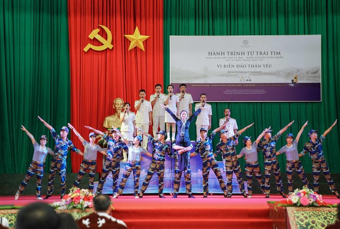 Ca sĩ Hoàng Thùy Linh: Ngay tại thời điểm khó khăn, bế tắc tôi đã tìm đến sách Ca sĩ Hoàng Thùy Linh: Ngay tại thời điểm khó khăn, bế tắc tôi đã tìm đến sách