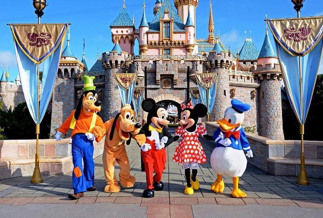 3 lý do khiến công viên nước ở Tây Hà Nội tạo nên cơn sốt mùa hè Công viên giải trí Disneyland của Mỹ