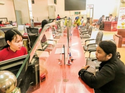 Agribank tiếp sức cho tỷ phú nhà nông Bà Châu Thị Kim Hoa tới Agribank chi nhánh Ninh Phước để trả lãi vay