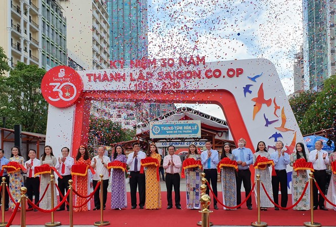 Ngày hội Triệu tin yêu: Dàn sao Việt sẽ làm mưa làm gió phố đi bộ Nguyễn Huệ Ngày hội Triệu tin yêu diễn ra trong 3 ngày, chính thức khai mạc sáng 19/7