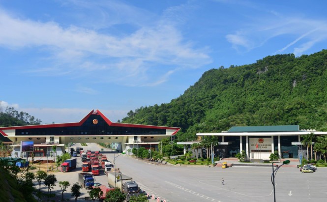 Ôtô qua cửa khẩu Trung Quốc phải gắn số điện tử, về Việt Nam không được tháo Ôtô qua cửa khẩu Trung Quốc phải gắn số điện tử, về Việt Nam không được tháo