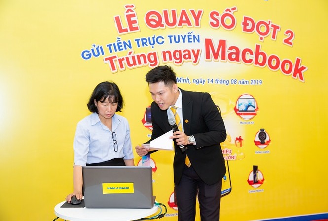 Tiếp tục lộ diện chủ nhân các siêu phẩm công nghệ từ Nam A Bank Lễ quay số Đợt 2 được tổ chức công khai, minh bạch dưới sự chứng kiến và hỗ trợ từ khách hàng Nam A Bank