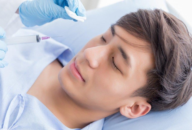 Nam giới châu Á sẵn sàng 'dao kéo' để tìm việc, kiếm người yêu? Nam giới Trung Quốc ngày càng cởi mở hơn trong việc phẫu thuật thẩm mỹ.