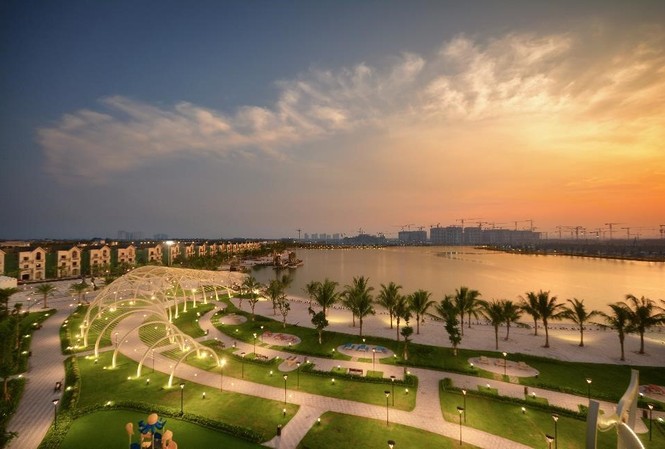 Hồ Vinhomes Ocean Park: Điểm đến ‘Must – Visit’ mới của thủ đô Vừa ra mắt, hồ trải cát trắng tại Vinhomes Ocean Park đã ngay lập tức trở thành điểm hẹn được đông đảo giới trẻ tìm đến check-in