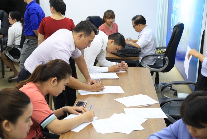 Vietbank huy động 190 đơn vị máu trong ngày hội hiến máu 2019 Cán bộ công nhân viên Vietbank đăng ký hiến máu