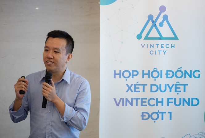 Những tiến sĩ 8x và khát vọng ‘chắp cánh’ nghiên cứu TS. Nguyễn Trần Thuật – người có hơn 11 năm kinh nghiệm nghiên cứu phát triển vật liệu và linh kiện cấu trúc micro/nano, vật liệu bán dẫn, pin mặt trời. TS đã có 4 sản phẩm đã được ứng dụng trong nước liên quan tới pin Mặt Trời và thẻ nhận dạng.