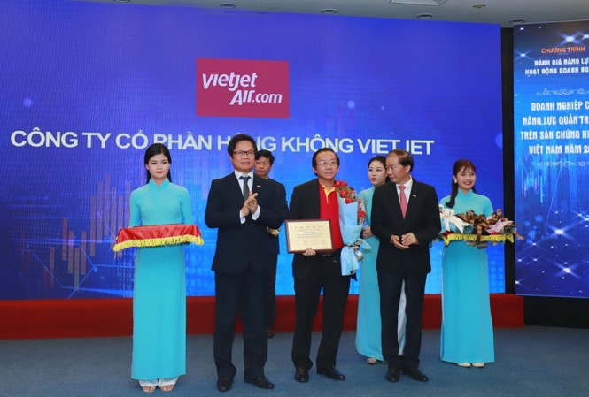 Vietjet lọt Top doanh nghiệp quản trị tốt nhất sàn chứng khoán Việt Nam Lần thứ 2 liên tiếp Vietjet được vinh danh là doanh nghiệp có năng lực tài chính tốt nhất ngành Vận tải và Top 10 doanh nghiệp có năng lực quản trị tốt nhất sàn chứng khoán Việt Nam.