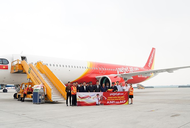 Việt Nam khai thác tàu bay A321neo ACF 240 ghế đầu tiên trên thế giới Tàu bay A321neo ACF về tới sân bay Tân Sơn Nhất sáng 25/9