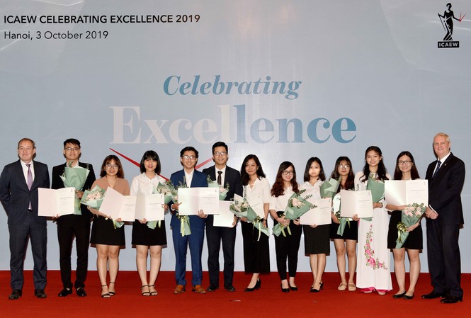 ICAEW trao chứng chỉ quốc tế cho 31 học viên Việt Nam ICAEW trao chứng chỉ quốc tế cho 31 học viên Việt Nam