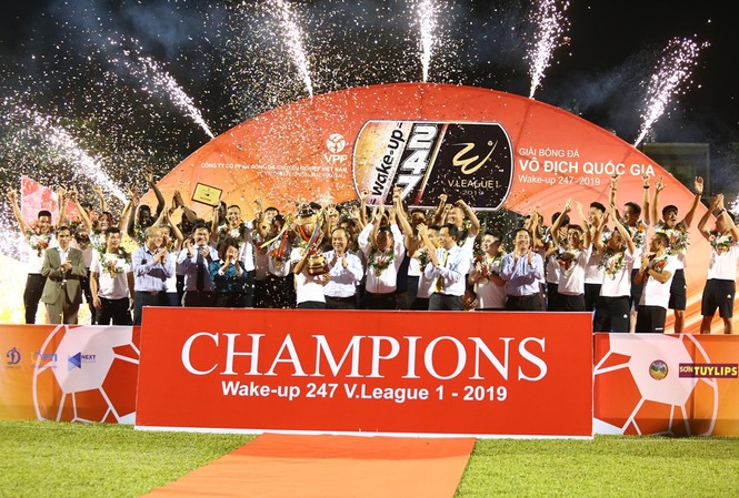 Một thập kỉ vang danh của bóng đá Hà Nội CLB bóng đá Hà Nội nâng Cup vô địch V-League 2019