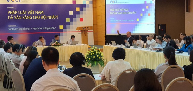 Chuyên gia VCCI: 'Ổn định chắc chắn trong xây dựng chính sách là rất quan trọng' Quang cảnh hội thảo “Pháp luật Việt Nam đã sẵn sàng cho hội nhập?”