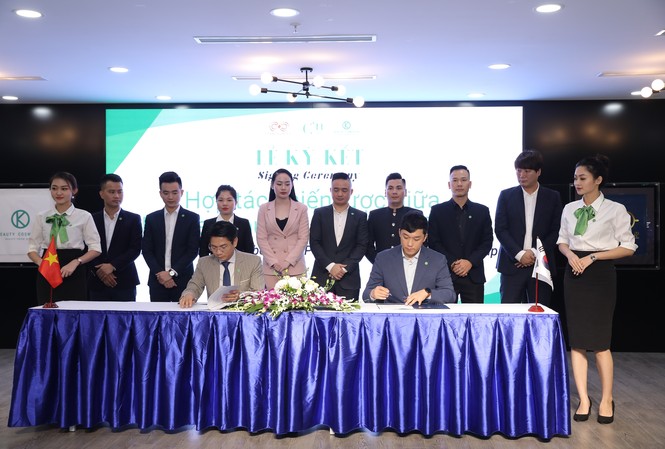 Với 50 triệu USD, mỹ phẩm thiên nhiên C’n Hàn Quốc mở rộng cơ hội phát triển cho các đại lý tại Việt Nam Tập đoàn K-Beauty cam kết đầu tư 50 triệu USD vào tập đoàn Panda phát triển dòng mỹ phẩm thiên nhiên C’n Hàn Quốc