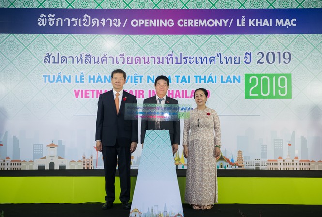 MM Mega Market phối hợp tổ chức thành công 'Tuần lễ hàng Việt Nam tại Thái Lan' Đại sứ Nguyễn Hải Bằng, PGĐ Sở Công thương TP. Hồ Chí Minh Nguyễn Huỳnh Trang và đại diện tập đoàn BJC Big C khai mạc “Tuần lễ hàng Việt Nam tại Thái Lan 2019”