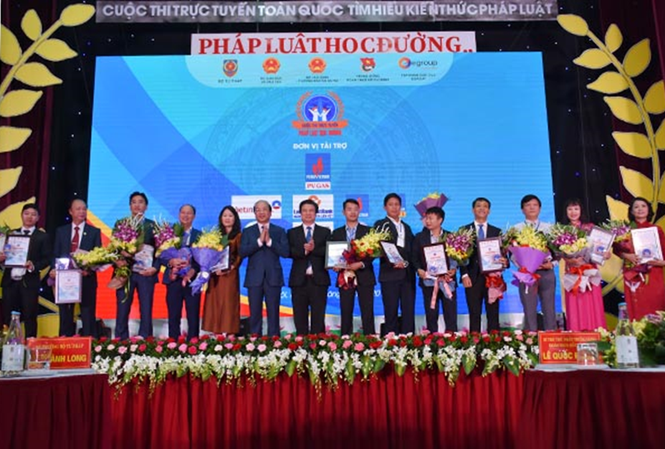 Tập đoàn dầu khí VN: Tiếp thêm ‘năng lượng’ cho cuộc thi ‘pháp luật học đường' Tập đoàn dầu khí VN: Tiếp thêm ‘năng lượng’ cho cuộc thi ‘pháp luật học đường'